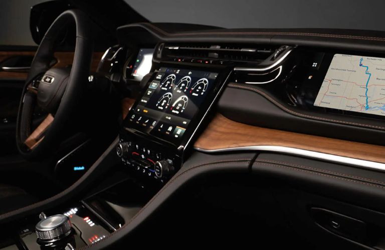 Dashboard View in the 2023 Jeep Grand Cherokee